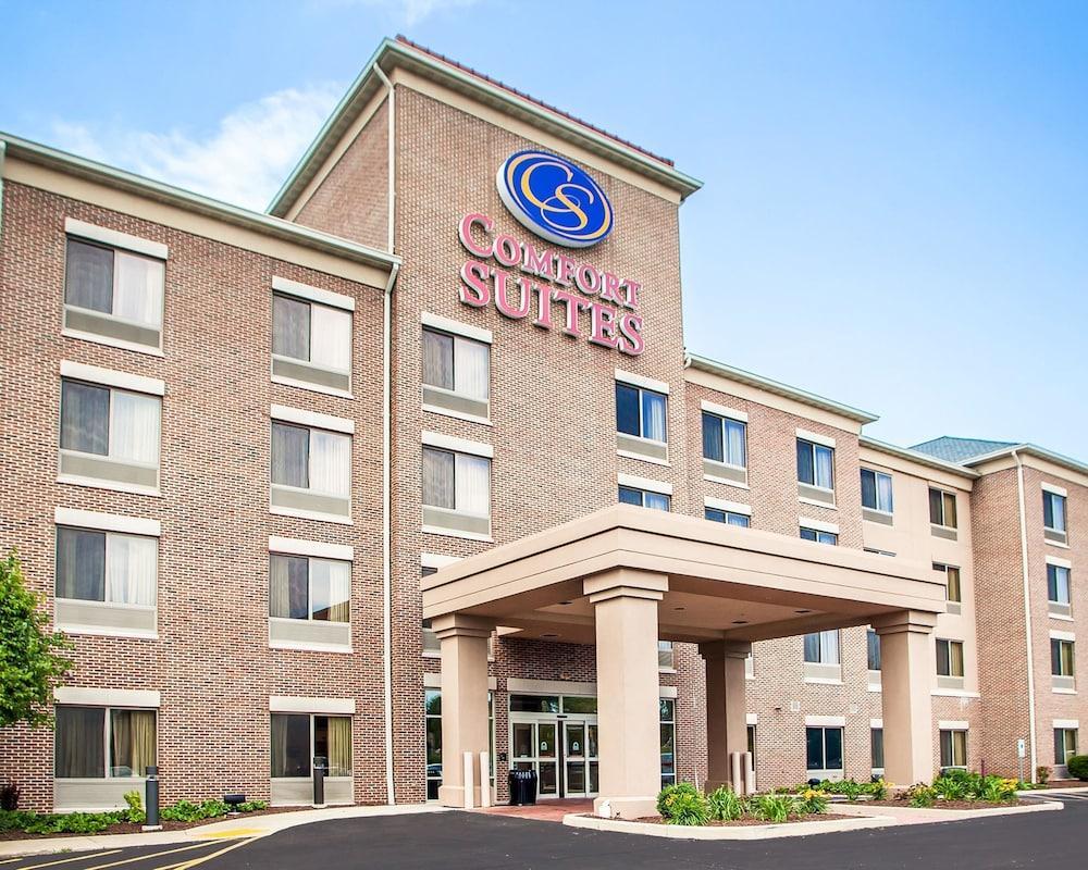 Holiday Inn Express & Suites Milwaukee Nw - Park Place By Ihg Exterior photo