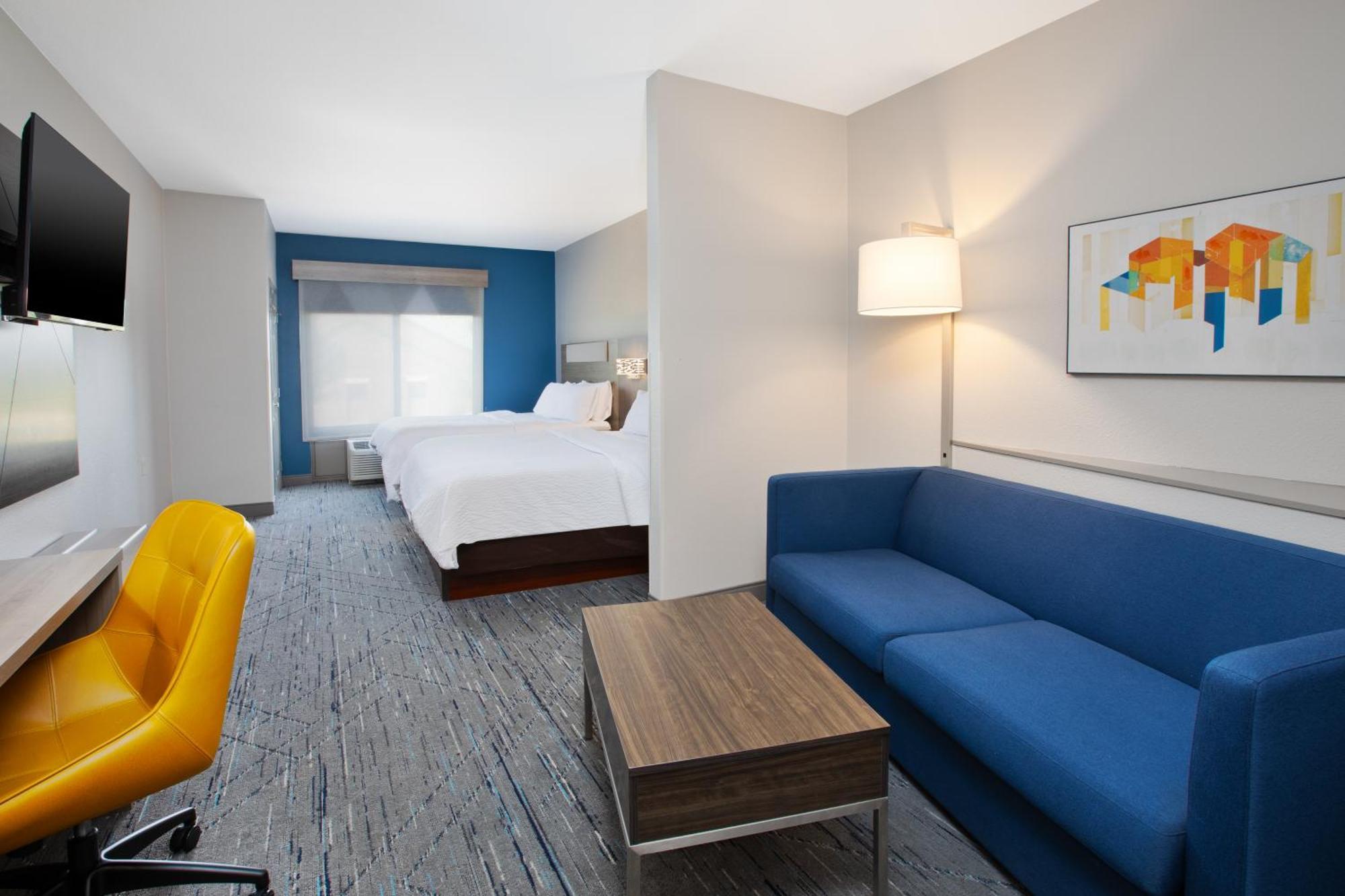 Holiday Inn Express & Suites Milwaukee Nw - Park Place By Ihg Exterior photo