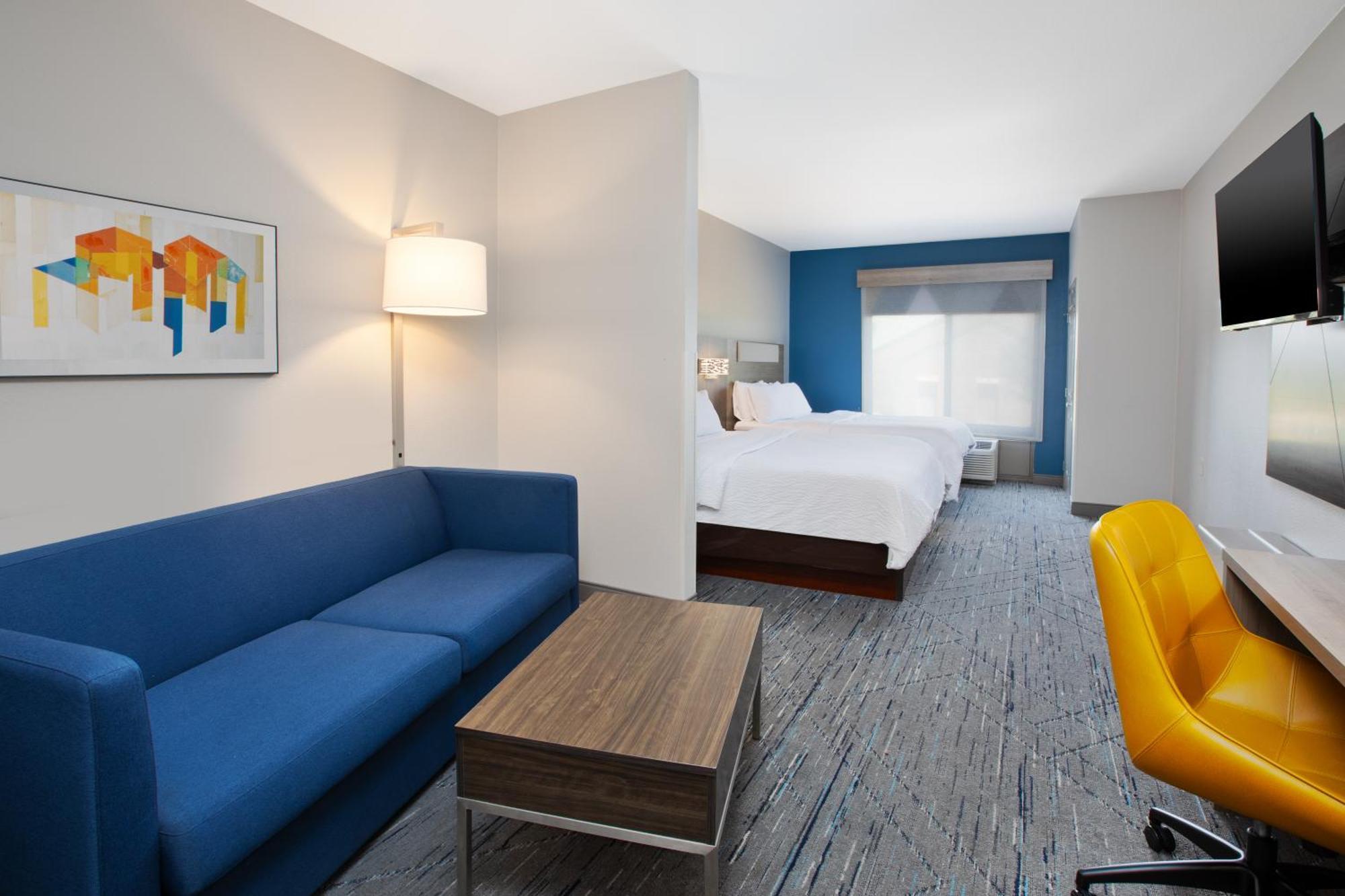Holiday Inn Express & Suites Milwaukee Nw - Park Place By Ihg Exterior photo